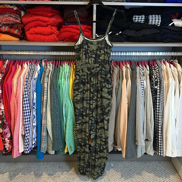 Jolie & Joy black/olive camouflaged adjustable straps smocked waist jumpsuit S - Picture 3 of 3